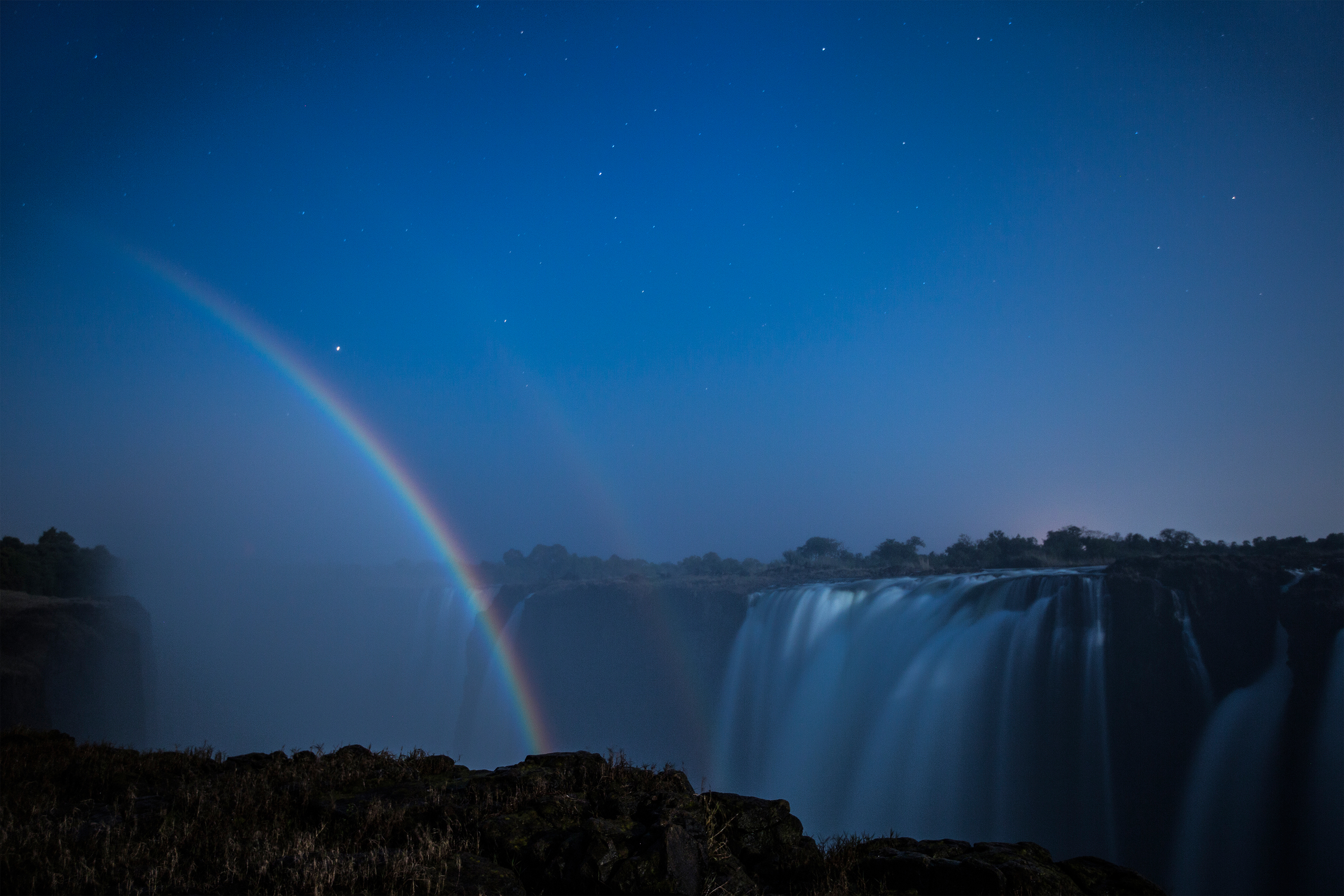 Водопад Виктория ночная Радуга